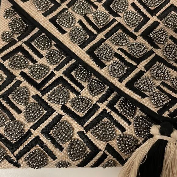 🔥🔥FIRE SALE 🔥🔥 NWOT canvas and bead clutch - Picture 3 of 10